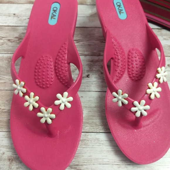 💟3/$15..Oka.B sandals